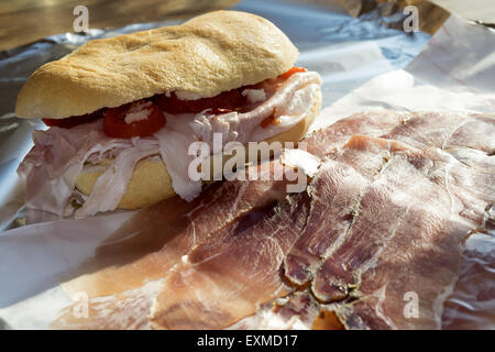 Sandwich avec jambon de San Daniele et steak de jambon italien Banque D'Images