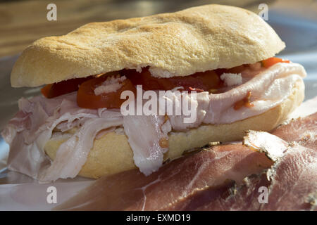 Sandwich avec jambon de San Daniele et steak de jambon italien Banque D'Images