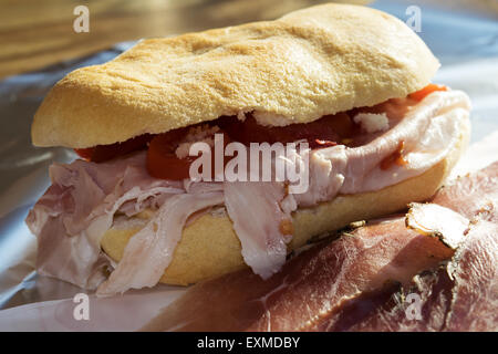 Sandwich avec jambon de San Daniele et steak de jambon italien Banque D'Images