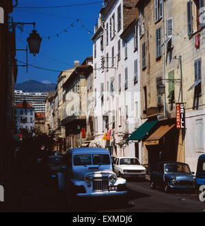 Eine Fahrt durch die Altstadt von Ajaccio, le 1980er Jahre. Croisière à travers le centre historique d'Ajaccio, Corse des années 1980. Banque D'Images