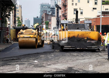 La construction de routes dans la ville de New York, Manhattan, États-Unis Banque D'Images