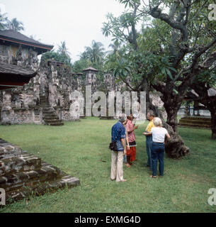 Eine Besichtigung des Tempels Pura Beji à Singaraja, Bali, Indonesia 1982. Visitation de la Tempel Pura Beji à Singaraja, Bali, Indonésie 1982. Banque D'Images