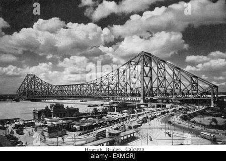 Howrah Bridge au-dessus de la rivière Hooghly , ancien millésime 1900 image , Calcutta , Kolkata , Bengale-Occidental , Inde , Asie Banque D'Images