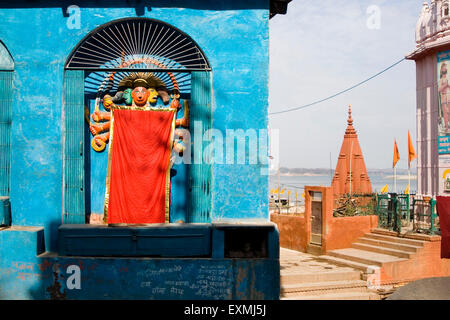 Seigneur Hanuman ou Dieu singe avec tissu rouge, Ganga rivière ganges, Banaras, Benaras, Varanasi, Uttar Pradesh, Inde, Asie Banque D'Images