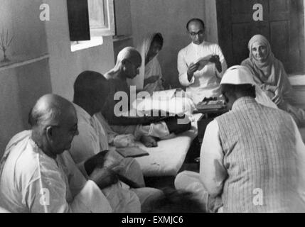 Mahatma Gandhi séance Sharad Chandra Bose Subhash Chandra Bose (frère aîné de Sardar Vallabhbhai Patel Rajkumari Amrit Delhi Banque D'Images