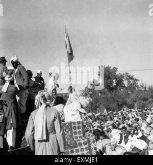 Mahatma Gandhi Khan Abdul Gaffar Khan au cours de la réunion publique du Mahatma Gandhi North West Frontier Province en Afghanistan Banque D'Images