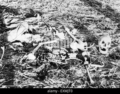 Un squelette humain à Noakhali East Bengal ; 1946 ; Inde Banque D'Images