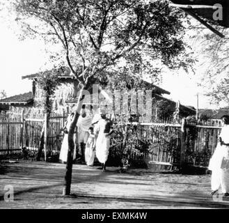 Mahatma Gandhi et d'autres à l'Ashram Sevagram ; 1941 PAS DE MR Banque D'Images