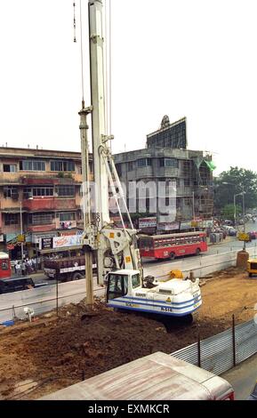 Construction de l'autopont de Sion en cours à Bombay maintenant Mumbai Maharashtra ; Inde ; Banque D'Images