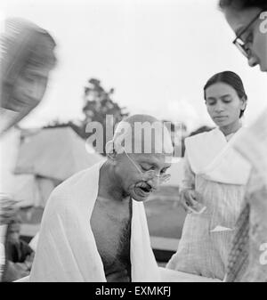 Manuscrit donnant le Mahatma Gandhi le 2 octobre 1944 anniversaire de Pune ; Rajkumari Amrit Kaur ; Sohorabehn Banque D'Images