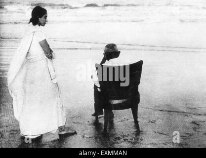 Mahatma Gandhi fauteuil sushila nayar Juhu Beach Bombay Inde Mai 1944 Banque D'Images