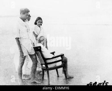 Mahatma Gandhi fauteuil Juhu Beach Bombay Inde Mai 1944 Banque D'Images