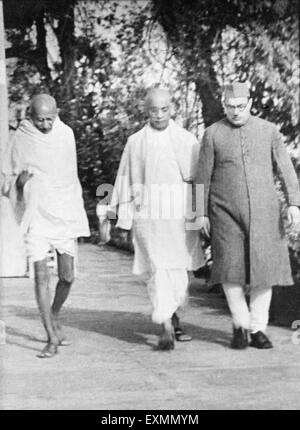 Mahatma Gandhi marche de Sardar Vallabhbhai Patel 1945 Banque D'Images