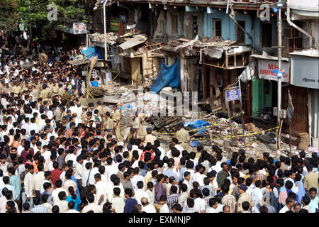 Les gens foule site bombe Zaveri Bazaar Kalbadevi Bombay Mumbai Maharashtra inde Banque D'Images