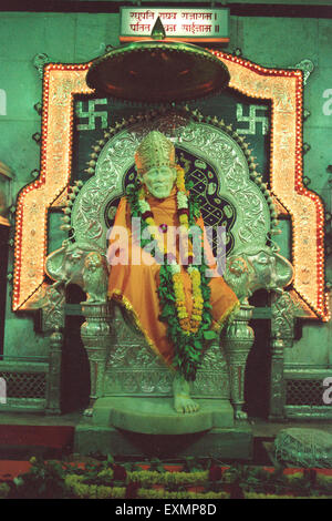 Idole de Sai Baba dans le temple de Shirdi Maharashtra Inde Asie Banque D'Images