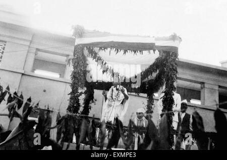 Mahatma Gandhi sur dais lors de la cérémonie d'ouverture de Kamla Nehru Memorial Hospital à Allahabad Uttar Pradesh India 1941 vieille photo vintage des années 1900 Banque D'Images