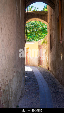 Belle Ville de Bosa en Sardaigne, Italie Banque D'Images