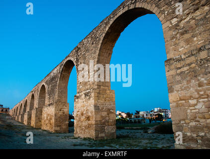 Panorama de l'Aqueduc 62164 Ottoman (Bekir Pacha) Aqueduc. Aqueduc de grec ancien à Larnaca au coucher du soleil. Chypre. Banque D'Images