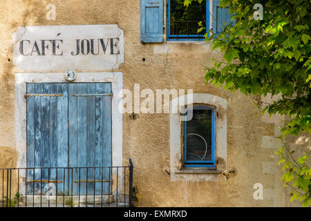 Façade d'une vieille maison avec Enseigne peinte dans Aurel, Provence, France Banque D'Images