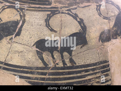 Avec la céramique en forme de bouquetin dans le Musée National, Shemiranat County, Téhéran, Iran Banque D'Images