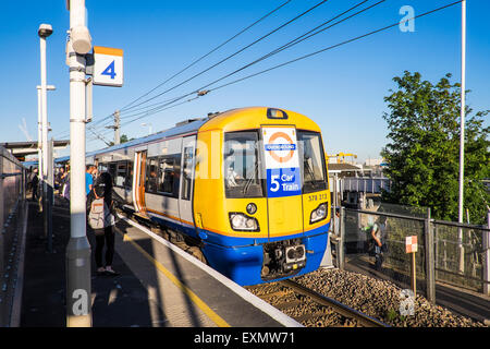 5 location de train aérien à Willesden Junction, Londres, Angleterre, Royaume-Uni Banque D'Images