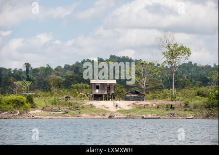 La rivière Xingu, l'État de Para au Brésil. Maison de pêcheurs. Banque D'Images