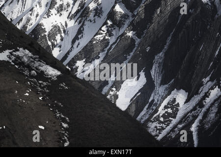 Des sommets enneigés, montagnes rocheuses, les Alpes françaises. Banque D'Images