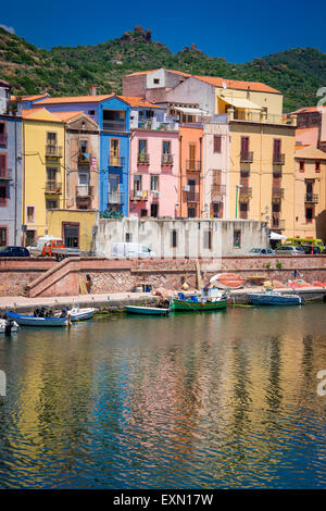 Belle Ville de Bosa en Sardaigne, Italie Banque D'Images