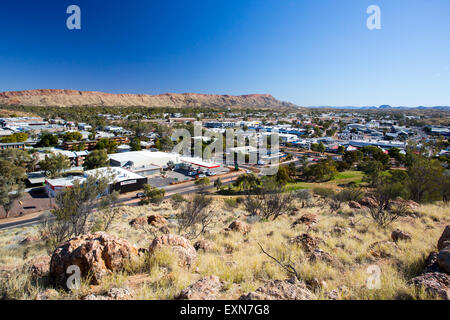 Vue de l'Anzac Hill sur une belle journée d'hiver à Alice Springs, Territoire du Nord, Australie Banque D'Images