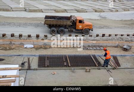 Volgograd. 15 juillet, 2015. Photo prise le 15 juillet 2015 montre la construction de l'emplacement de l'arène victoire dans Volgograd, Russie. La Russie accueillera la Coupe du Monde de Football Coupe du tournoi en 2018. © Li Ming/Xinhua/Alamy Live News Banque D'Images