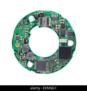 Un circuit électronique isolé sur fond blanc Banque D'Images