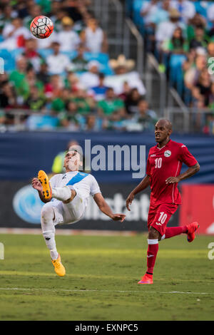 Charlotte, NC, USA. 15 juillet, 2015. Guatemala D Ruben Morales (2) au cours de la Gold Cup de la CONCACAF phase groupe match entre Cuba et le Guatemala au stade Bank of America à Charlotte, NC. Jacob Kupferman/CSM/Alamy Live News Banque D'Images