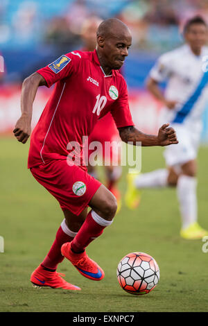 Charlotte, NC, USA. 15 juillet, 2015. Cuba M Ariel Martinez (10) au cours de la Gold Cup de la CONCACAF phase groupe match entre Cuba et le Guatemala au stade Bank of America à Charlotte, NC. Jacob Kupferman/CSM/Alamy Live News Banque D'Images