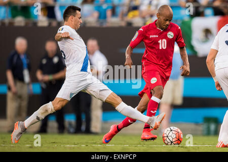 Charlotte, NC, USA. 15 juillet, 2015. Cuba M Ariel Martinez (10) au cours de la Gold Cup de la CONCACAF phase groupe match entre Cuba et le Guatemala au stade Bank of America à Charlotte, NC. Jacob Kupferman/CSM/Alamy Live News Banque D'Images