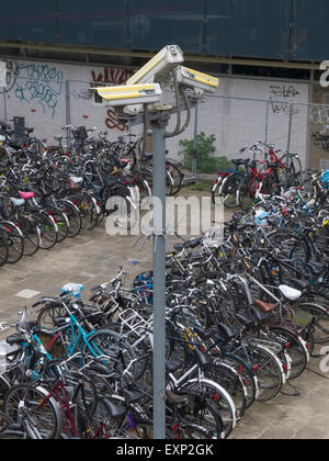 Les caméras de surveillance en circuit fermé à une location parking. Aux Pays-Bas environ 500000 à 750000 vélos volés chaque année Banque D'Images