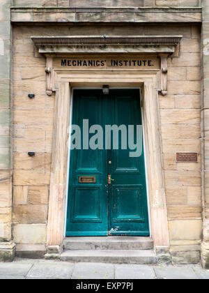 Porte avant de l'Institut mécanique Bâtiment sur Percy Street à Alnwick Northumberland England Banque D'Images