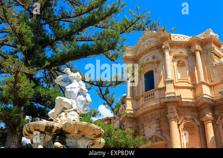 Chiesa di San Domenico, avec l'architecture baroque sur le Corso Vittorio Emmanuele, Noto, Sicile, Italie Banque D'Images