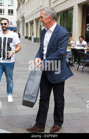 London UK. 16 juillet 2015. Liverpool FC et l'ancien manager des Glasgow Rangers Graeme Souness shopping Crédit : Knightsbridge Harrods extérieur amer ghazzal/Alamy Live News Banque D'Images