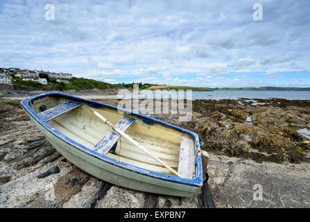 Un canot sur la plage à Portscatho un petit village de pêche pittoresque près de St Mawes sur la côte de Cornouailles