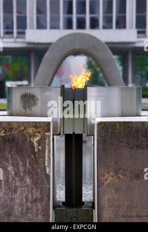 La flamme de la paix dans le Hiroshima Peace Memorial Park, Hiroshima, Japon Banque D'Images