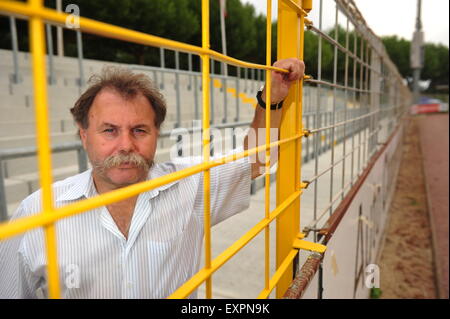 Worms, Allemagne - 17 septembre 2009 - L'officier de liaison au stadium, son travail est d'entrer en contact avec le football potentiellement violents Banque D'Images