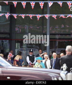 Londres, Royaume-Uni. 16 juillet, 2015. La Reine et le duc d'York visites Barking and Dagenham dans le cadre de la célébration du 50e anniversaire de l'arrondissement. Credit : Danny Charlette/Alamy Live News Banque D'Images