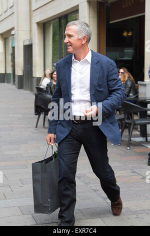 London UK. 16 juillet 2015. Liverpool FC et l'ancien manager des Glasgow Rangers Graeme Souness shopping Crédit : Knightsbridge Harrods extérieur amer ghazzal/Alamy Live News Banque D'Images