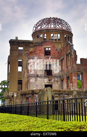 Le Genbaku Domu, Dôme de la bombe atomique, dans le Hiroshima Peace Memorial Park, Hiroshima, Japon commémorant le bombardement d'Hiroshim Banque D'Images
