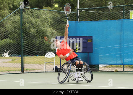 Centre de tennis de Nottingham, Nottingham, Royaume-Uni. 16 juillet, 2015. En tennis en fauteuil roulant du Canada. Servir de Gordon Reid (GBR) : Action de Crédit Plus Sport/Alamy Live News Banque D'Images