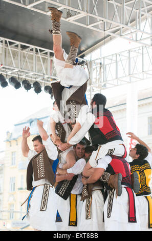 Zagreb, Croatie. 16 juillet, 2015. Les participants du Portugal effectuer au cours de la 49e Festival International de Folklore à Zagreb, capitale de la Croatie, le 16 juillet 2015. Crédit : Le Miso Lisanin/Xinhua/Alamy Live News Banque D'Images