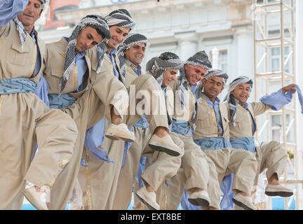 Zagreb, Croatie. 16 juillet, 2015. Les participants de l'Iraq effectuer au cours de la 49e Festival International de Folklore à Zagreb, capitale de la Croatie, le 16 juillet 2015. Crédit : Le Miso Lisanin/Xinhua/Alamy Live News Banque D'Images