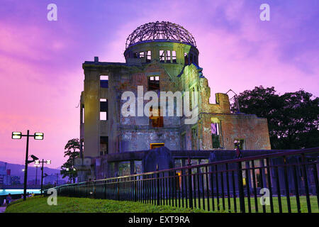 Le Genbaku Domu, Dôme de la bombe atomique, dans le Hiroshima Peace Memorial Park, Hiroshima, Japon commémorant bombardement d'Hiroshima Banque D'Images