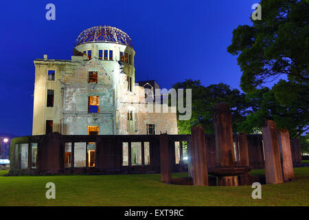 Le Genbaku Domu, Dôme de la bombe atomique, dans le Hiroshima Peace Memorial Park, Hiroshima, Japon commémorant le bombardement d'Hiroshim Banque D'Images