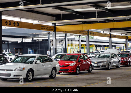 Saint-Louis Missouri, Lambert-St.Aéroport international Louis,STL,location de voiture,location de voiture,retour,Hertz Corporation,Chevy,Chevrolet,auto,rouge,blanc,M Banque D'Images